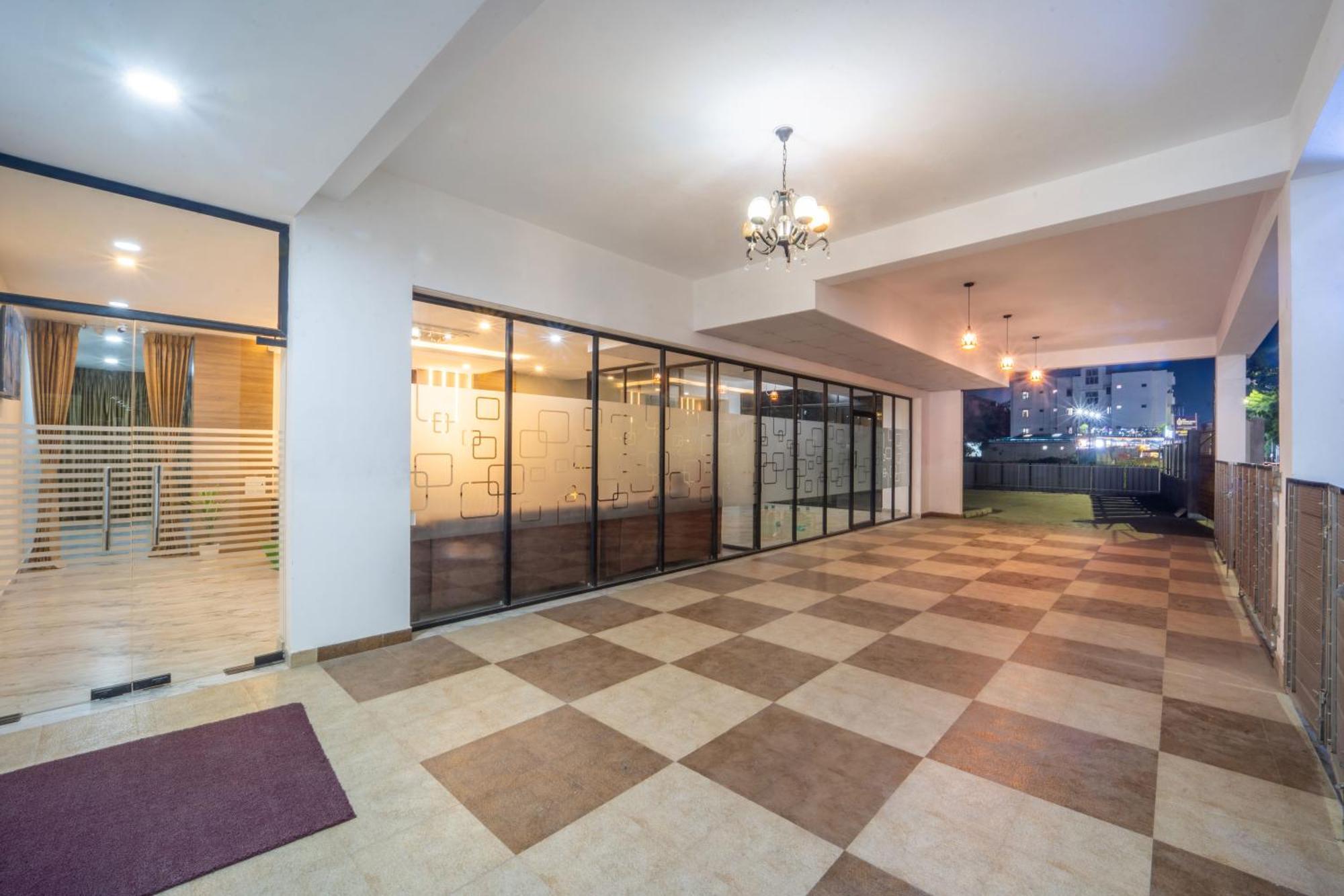 Vr Paradise Inn Kelambākkam Exterior foto