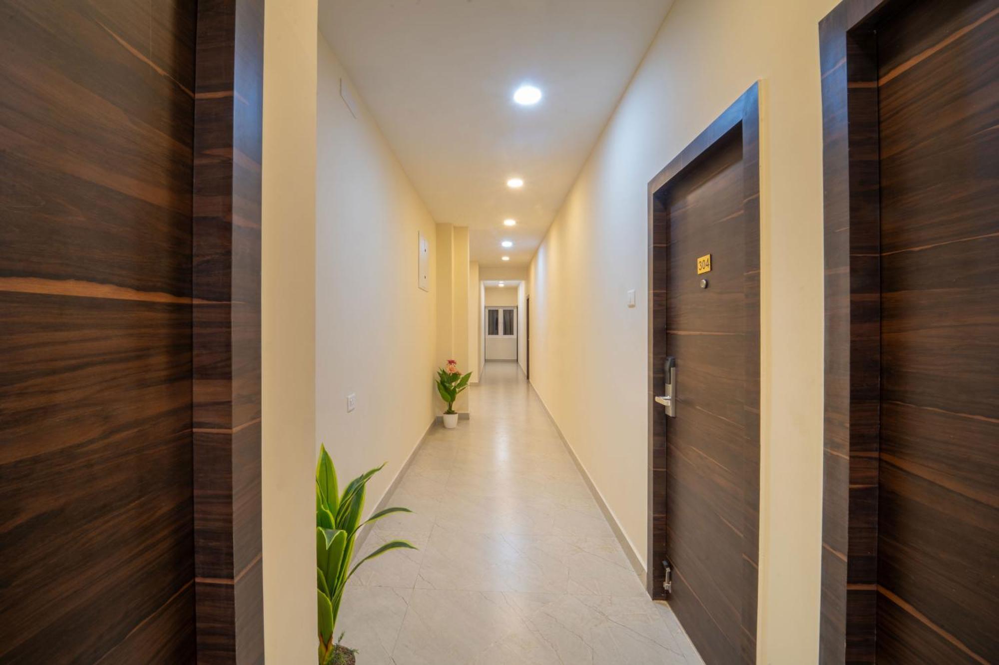 Vr Paradise Inn Kelambākkam Exterior foto