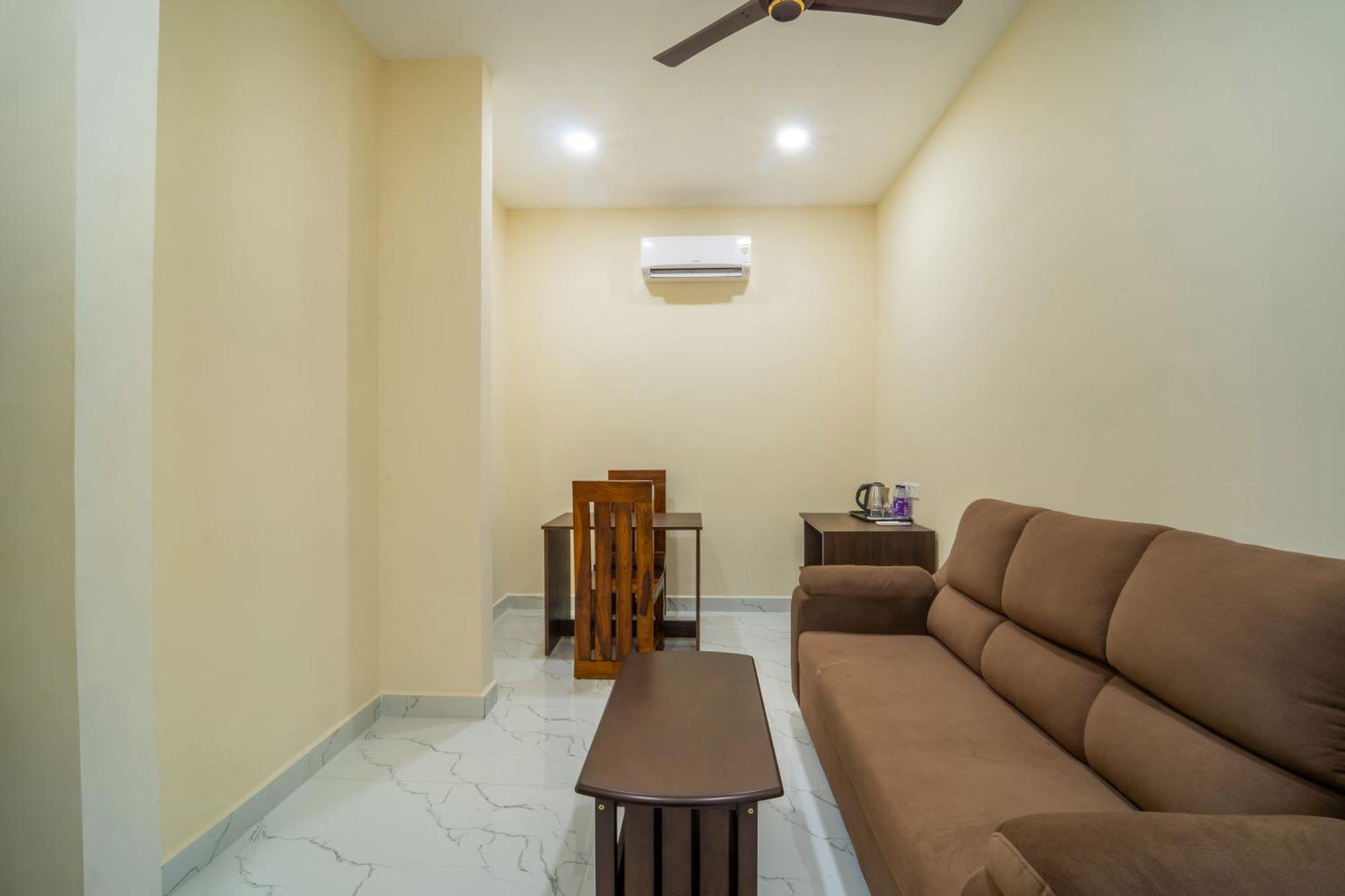 Vr Paradise Inn Kelambākkam Exterior foto