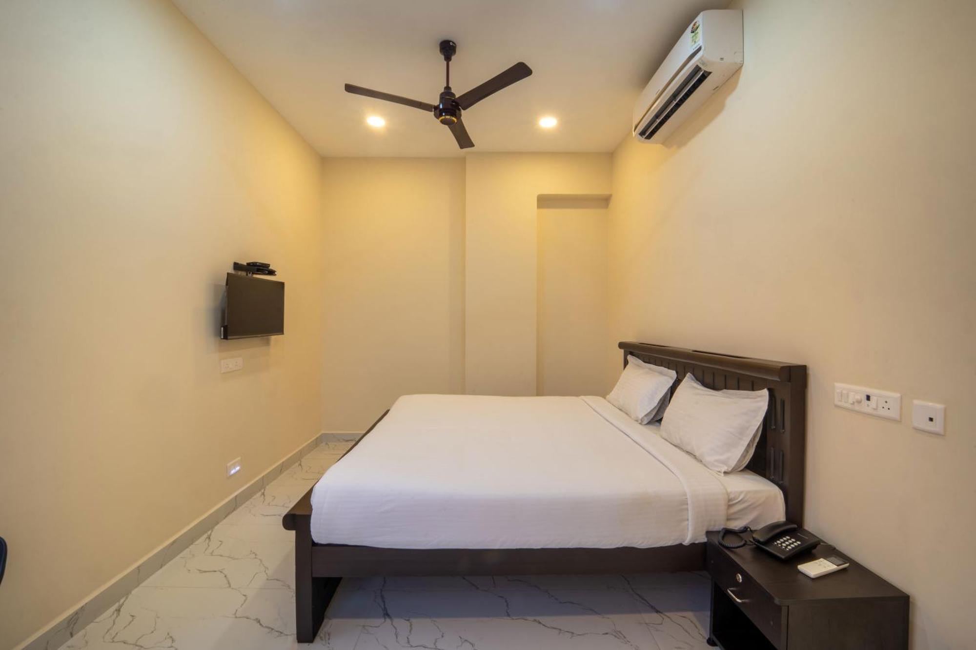Vr Paradise Inn Kelambākkam Exterior foto